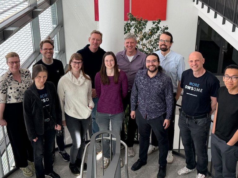 Ein Team um den Datenwissenschaftler Prof. Dr. Michael Granitzer von der Universit&auml;t Passau entwickelt in dem neuen BMFTR-Verbundprojekt SOURCE eine europaweite Infrastruktur, die manipulierte Informationen fr&uuml;hzeitig erkennt.