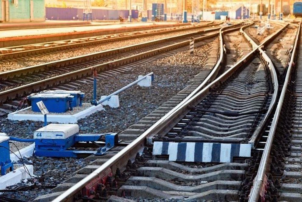 View of railway tracks on a sunny day (credit:Colourbox)