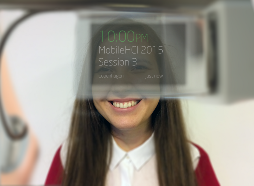 Der Blick durch die Datenbrille: F&uuml;r den Brillentr&auml;ger eine praktische Sache, die Gespr&auml;chspartnerin findet das mit hoher Wahrscheinlichkeit weniger angenehm.