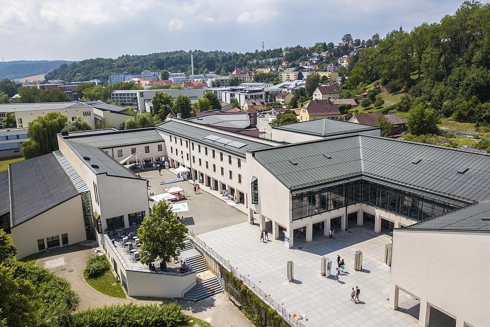 Luftansicht Mensavorplatz