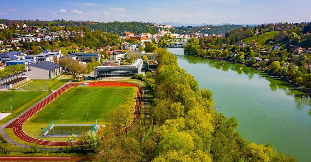 Drohnenaufnahme Sportplatz Uni Passau