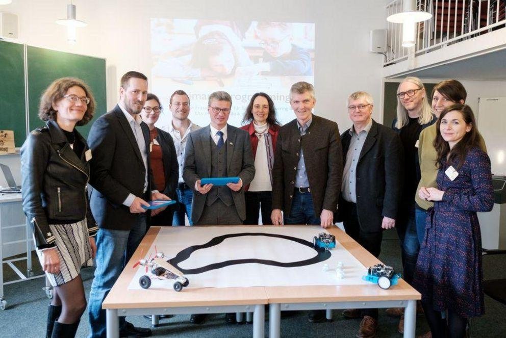 Prof. Dr. Gordon Fraser - Lehrstuhl für Software ...