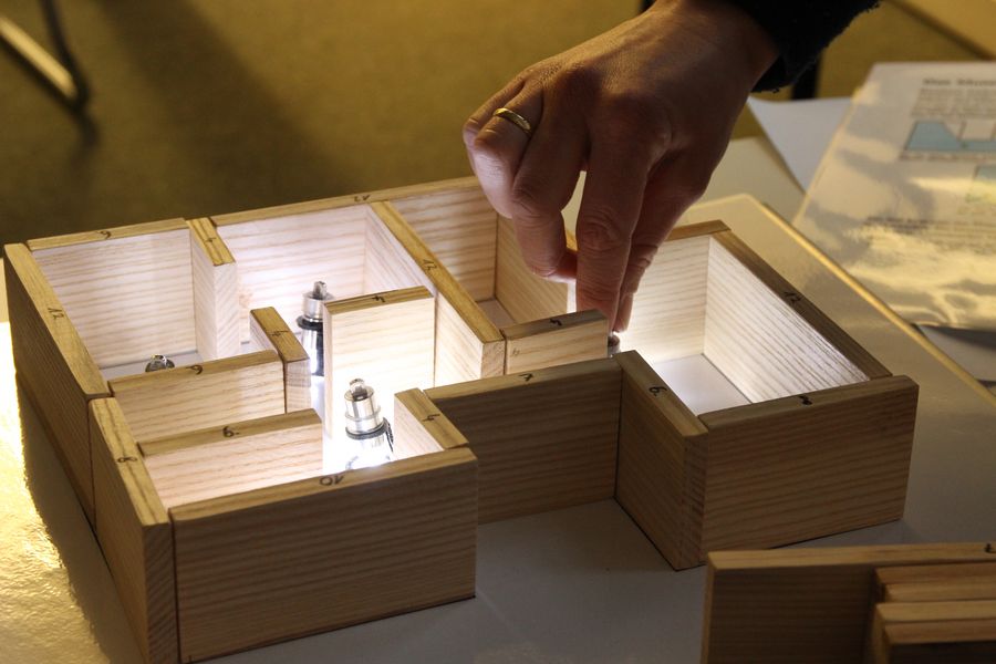 3-D Modell von Räumen mit Figuren. Titel: Museumswächter-Problem