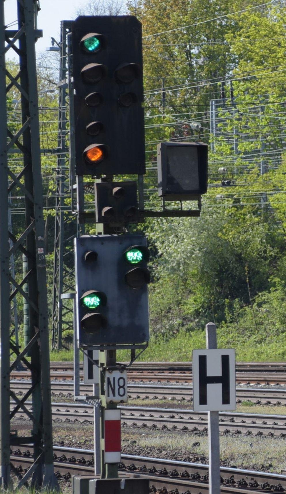 Foto Ampel- und Gleisanlage Foto Ampel- und Gleisanlage