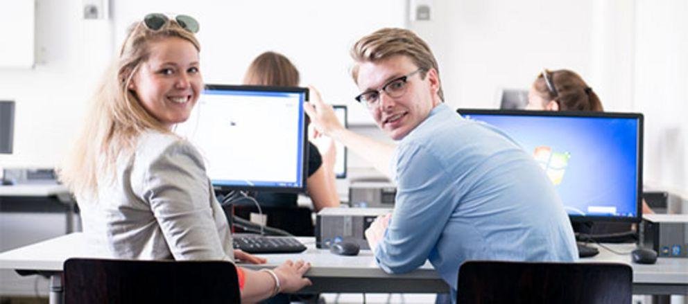 Studierende an der FIM Studierende an der FIM
