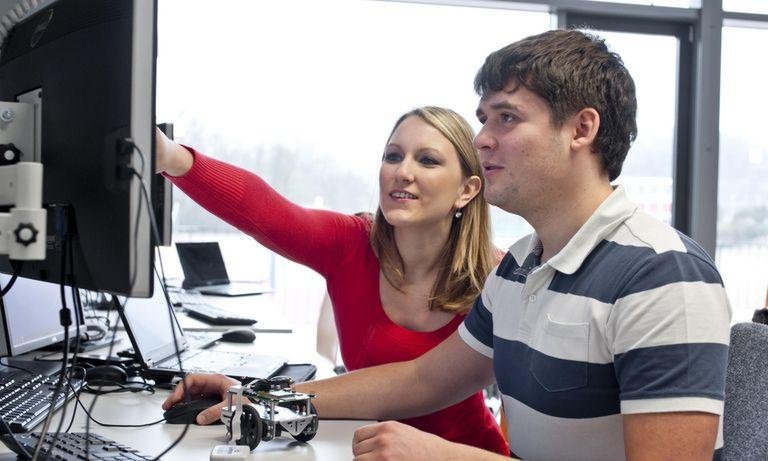 Studierende am Computer