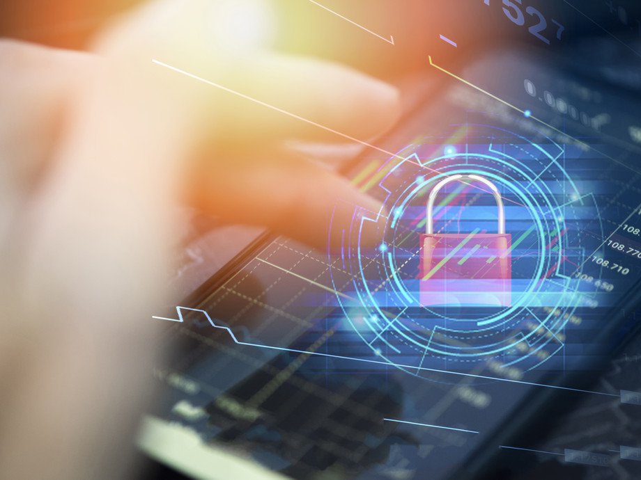 Data security systems on mobile phone with locked padlock for pr DFG-Projekt RESURREC: Abwehr von Hackerangriffen auf Systeme autonomer Fahrzeuge