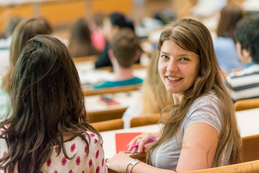 Studierende im Hörsaal
