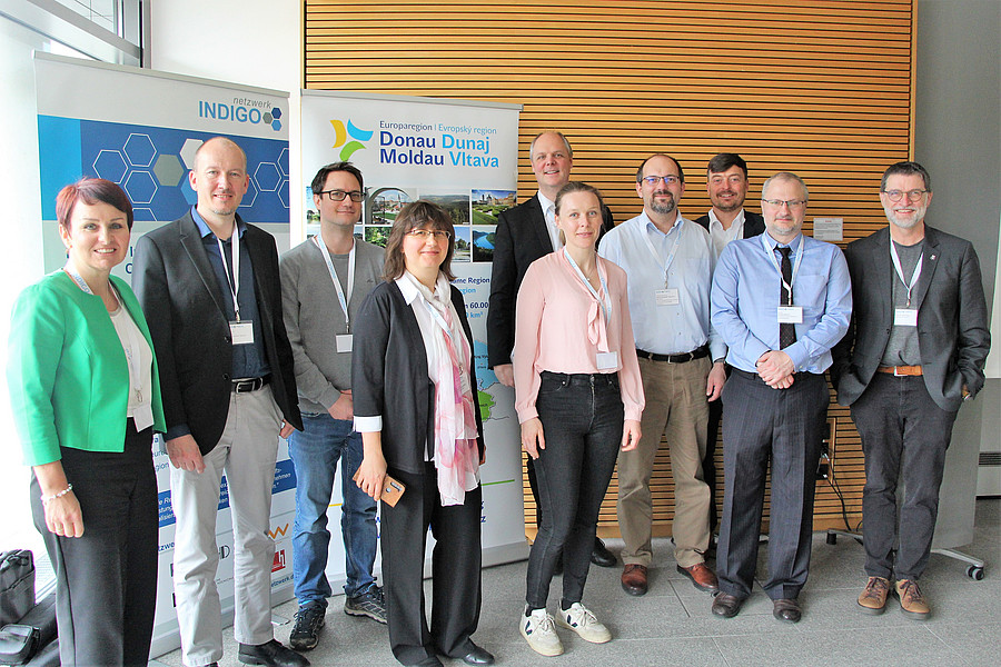 Das Organisationsteam und die Referentinnen und Referenten des Trinationalen Runden Tisches KI. Foto: Universität Passau