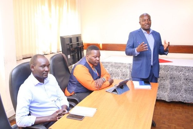 Prof. Salesio Kiura and students at the seminar at The Technical University of Kenya held by Prof. Dr. Annette Hautli-Janisz and Prof. Dr. Gordon Fraser