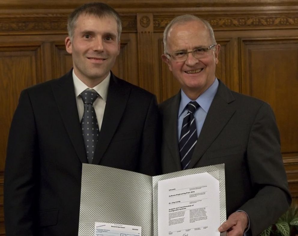 Preisträger Dr. Jörg Liebig mit Prof. Dr. Ernst Denert. Foto: Herbert Pohlai